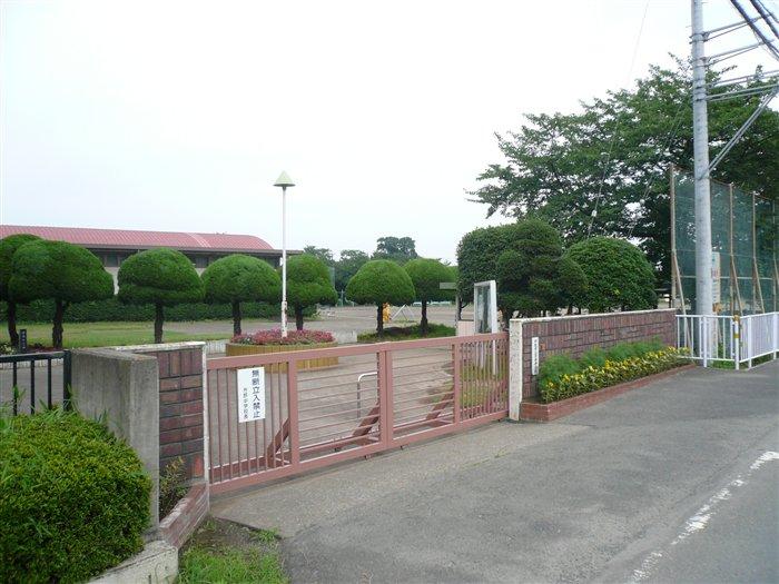 Junior high school. Yoshino 760m until junior high school
