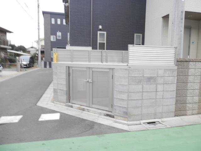 Local photos, including front road. Local (January 2014) Shooting