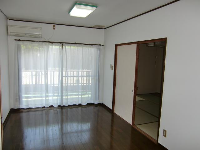 Living and room. Western-style rooms (air-conditioned)