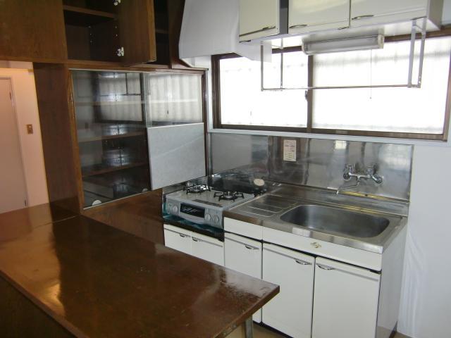 Kitchen. Kitchen (folding table available)