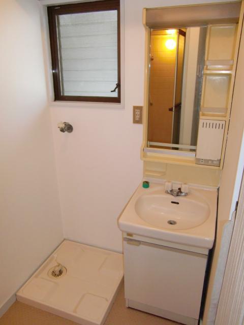 Washroom. Wash basin ・ Laundry Area