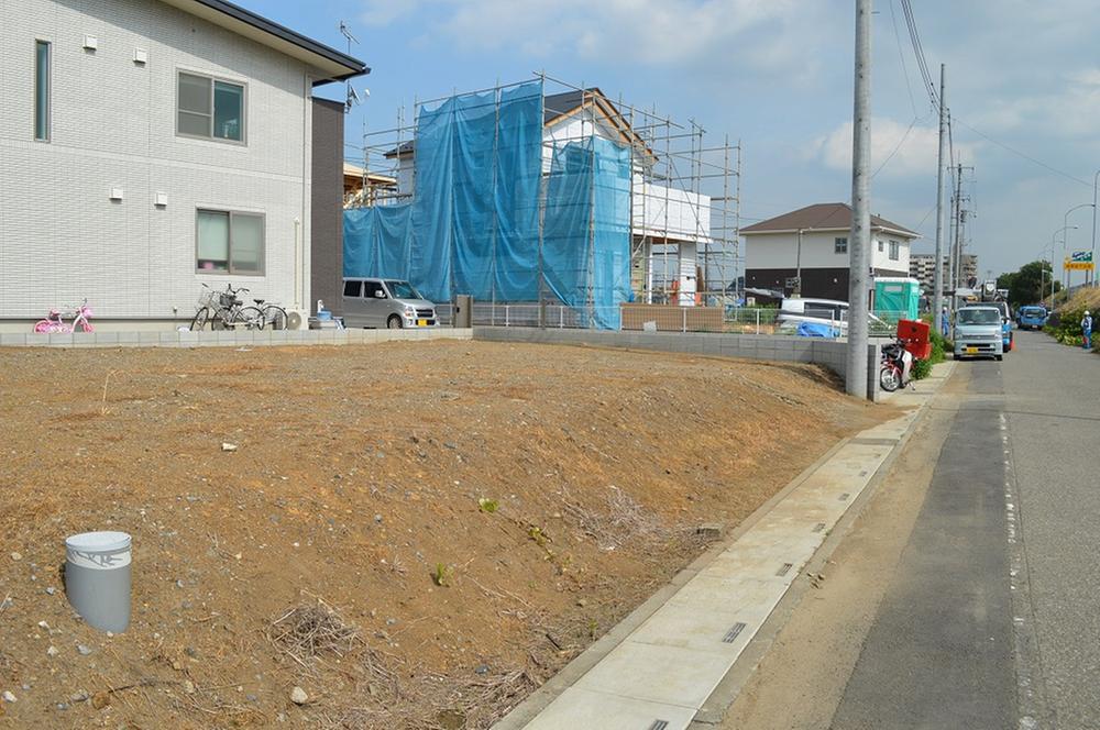 Local photos, including front road. Local (August 2013) Shooting Since it is a free design will be the construction started after the customers and meeting.