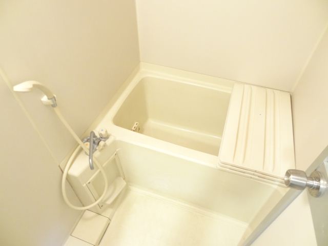 Bath. It is very beautiful bath.