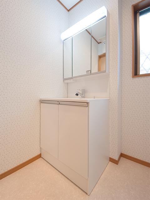 Wash basin, toilet. Indoor (10 May 2013) Shooting