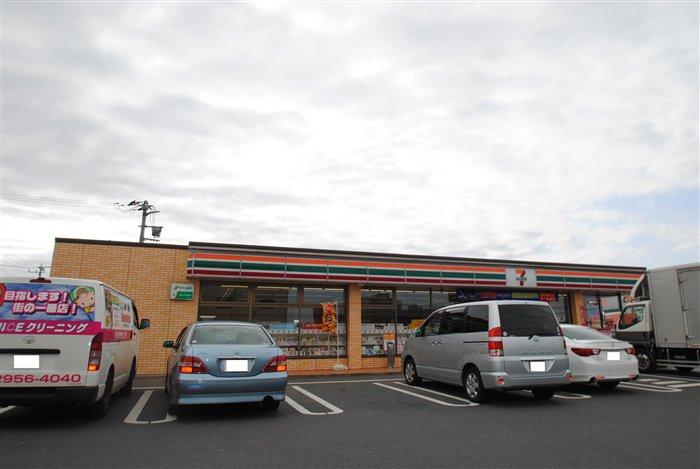 Convenience store. 1260m to Seven-Eleven