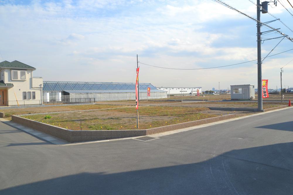 Local photos, including front road. Local (February 2013) Shooting