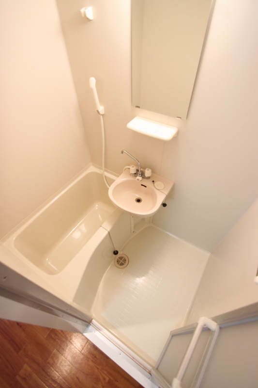 Bath.  ■ Same apartment It is similar to photo