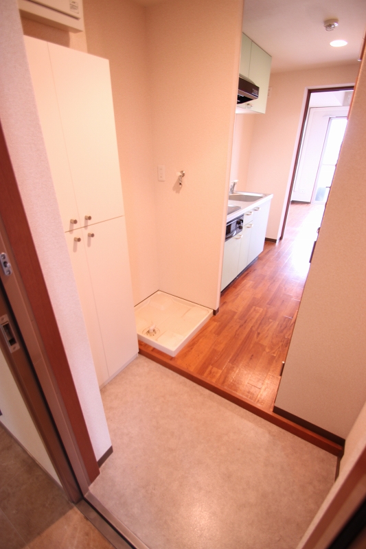 Entrance.  ■ Same apartment It is similar to photo