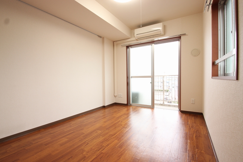 Living and room.  ■ Same apartment It is similar to photo