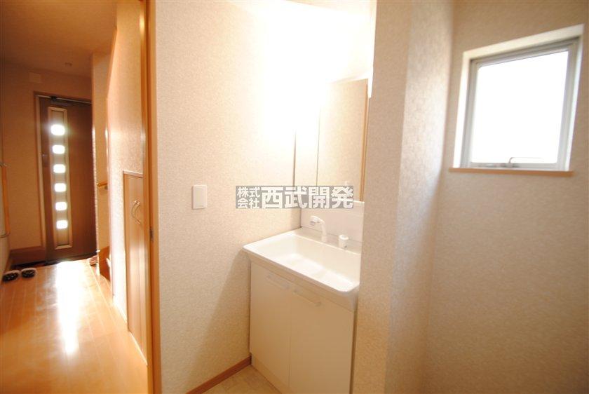 Wash basin, toilet. Local (12 May 2013) Shooting