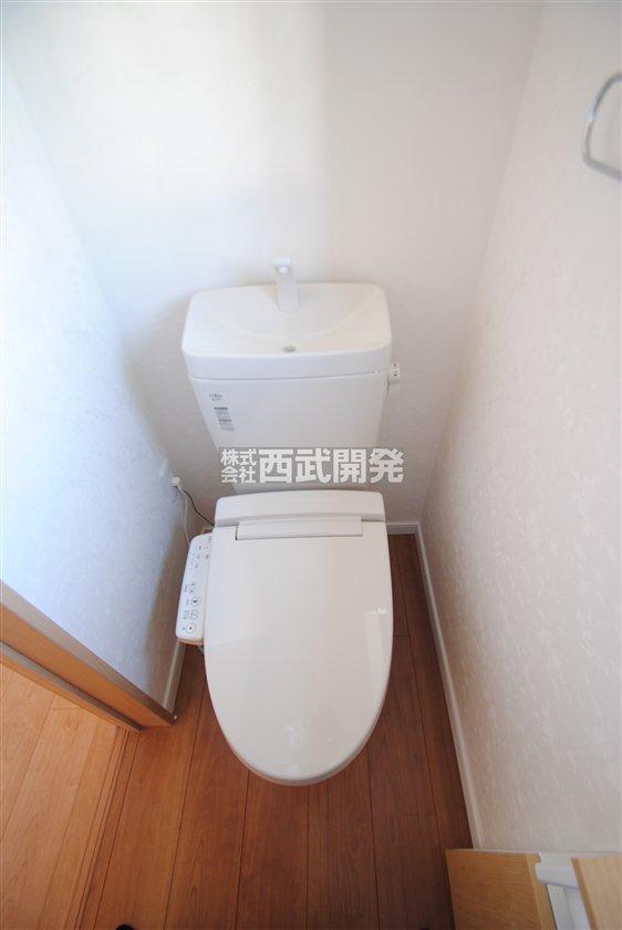 Toilet. Indoor (10 May 2013) Shooting