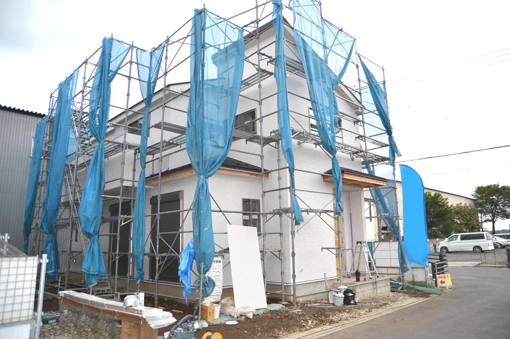 Local photos, including front road. Local (10 May 2013) Shooting