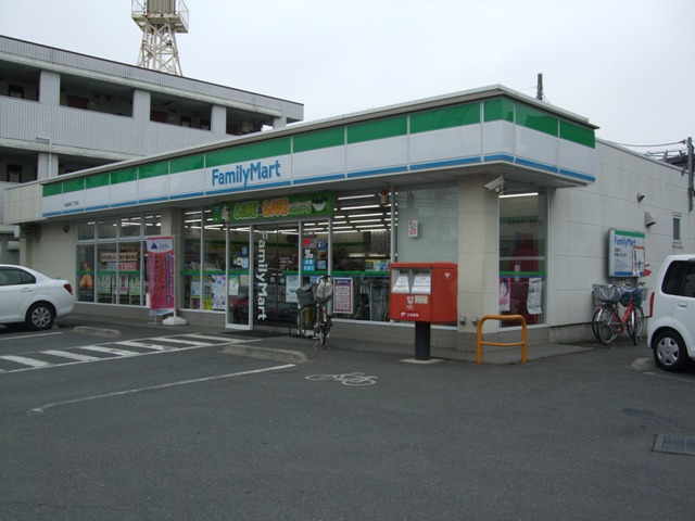 Dorakkusutoa. 300m until well Park (drugstore)