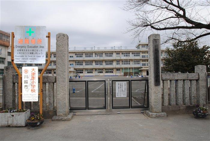 Primary school. 1100m to Daito east elementary school