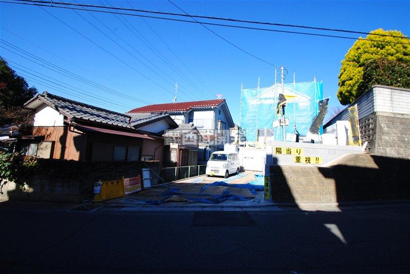 Local photos, including front road. Local (12 May 2013) Shooting