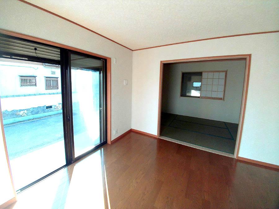 Living. Was building completed. Such as the actual image from per yang, We have to wait all the time so you can see directly.