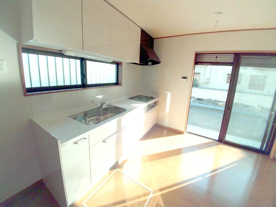 Kitchen. Was building completed. Such as the actual image from per yang, We have to wait all the time so you can see directly.