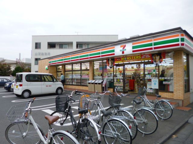 Convenience store. 910m to Seven-Eleven (convenience store)