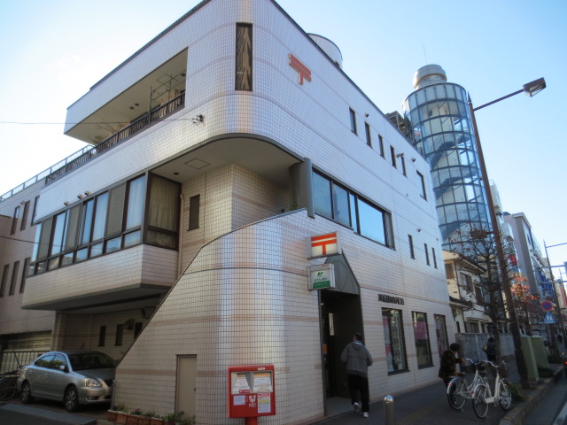 post office. 900m to the post office (post office)