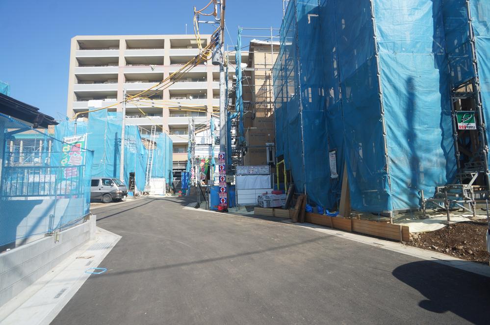 Local photos, including front road. Local (11 May 2013) Shooting