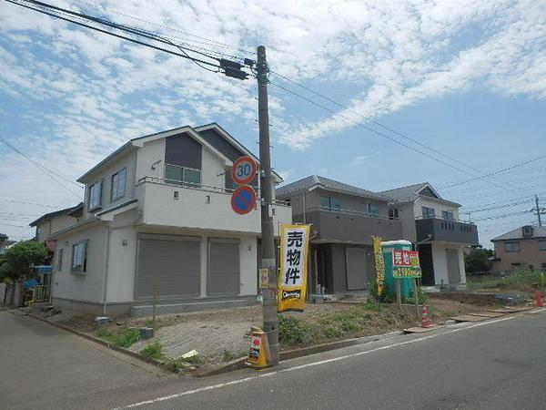 Local photos, including front road. Local (July 2013) Shooting