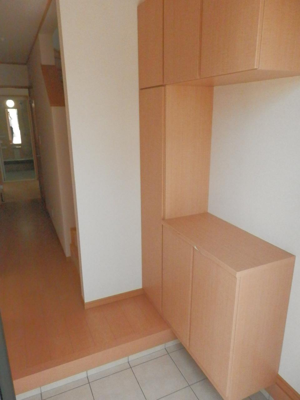 Entrance. Indoor (September 2013) Shooting