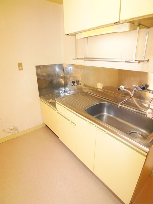 Kitchen. Gas stove installation Allowed