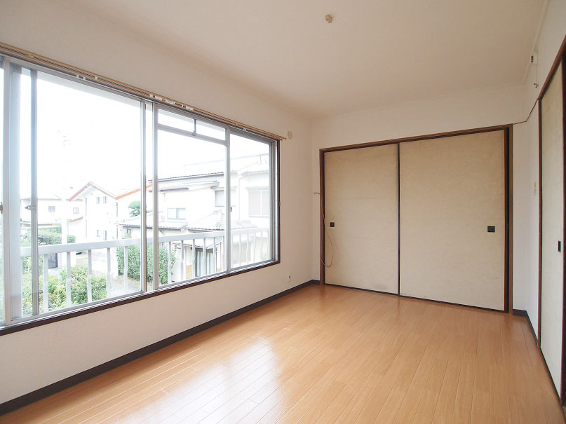 Living and room. 7.5 Pledge Western-style, One between the minute with storage.