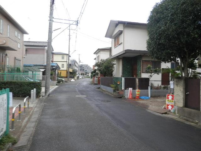 Local photos, including front road. Local (10 May 2013) Shooting