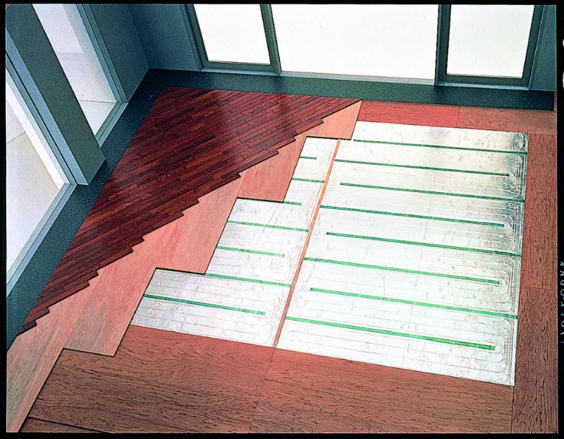 Cooling and heating ・ Air conditioning. living ・ Installing the floor heating in the dining. Reduce the winding and the drying of the dust by the hot air, It is a healthy heating system. 