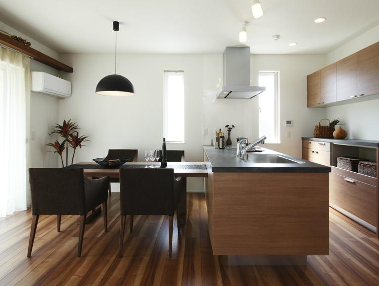 Kitchen.  [Pleasure Kitchen] Gathering and natural family, Conscious flow line to be filled with a smile, "party Kitchen". 