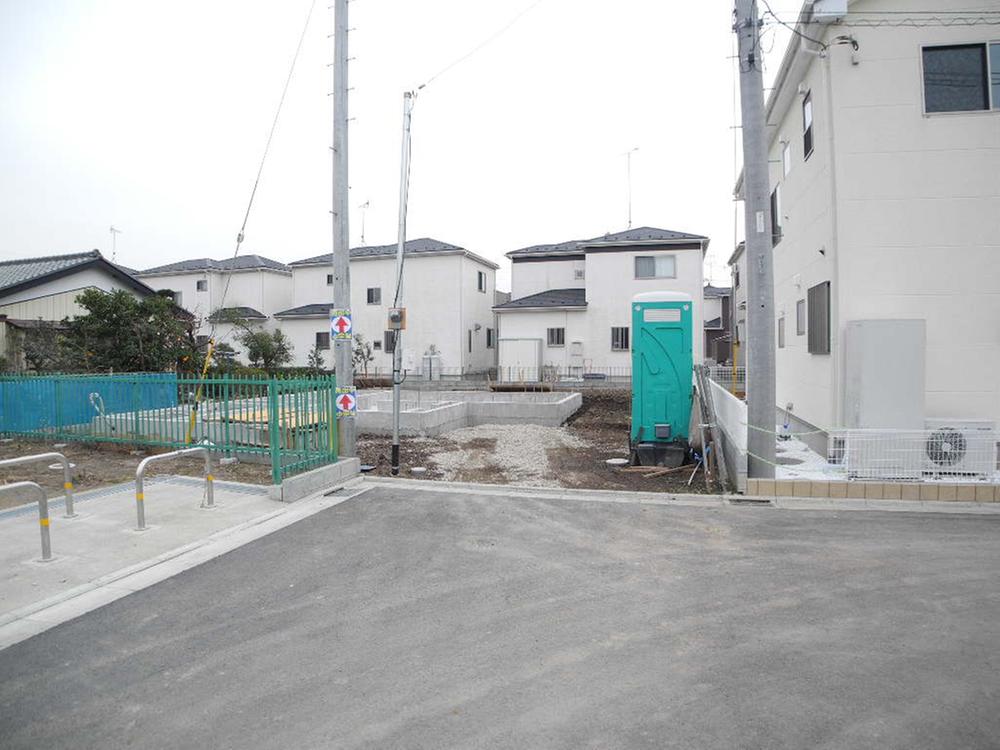 Local photos, including front road. Local (12 May 2013) Shooting