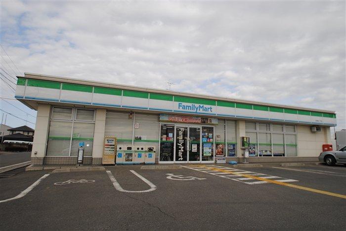 Convenience store. 540m to FamilyMart Kugedo shop