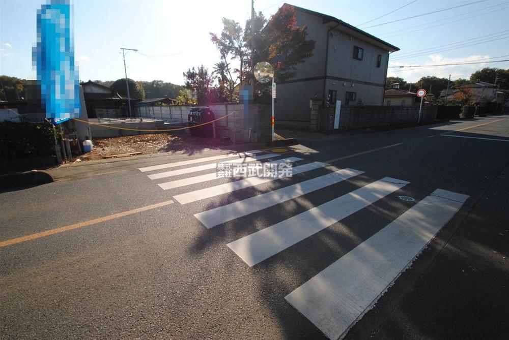 Local photos, including front road. Local (11 May 2013) Shooting