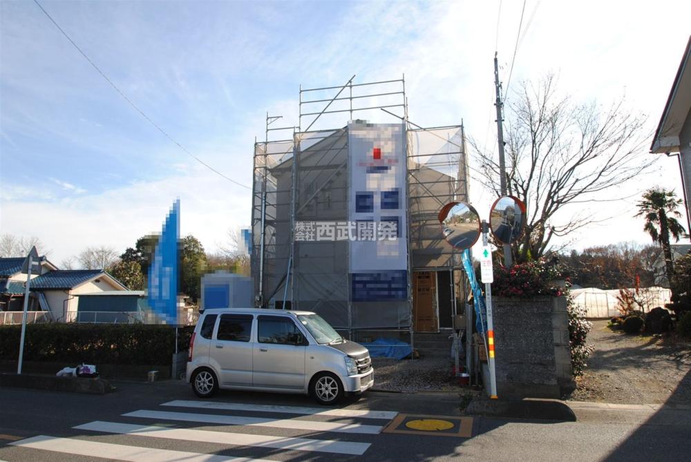 Local photos, including front road. Local (12 May 2013) Shooting