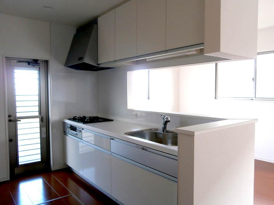 Kitchen. Was building completed. Such as the actual image from per yang, We have to wait all the time so you can see directly.