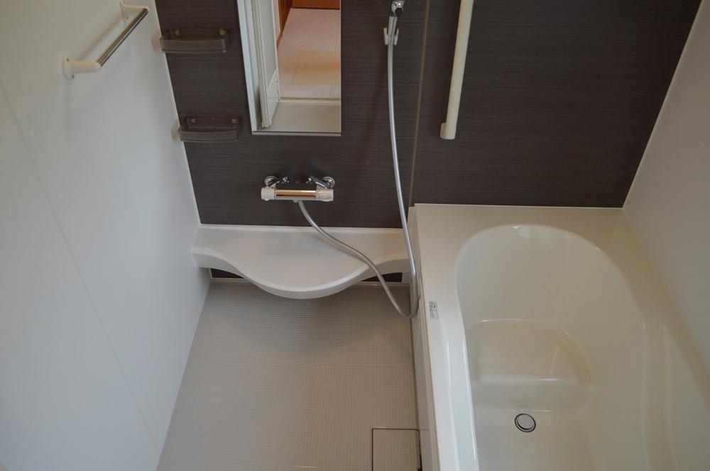 Bathroom.  ■ Spacious 1 pyeong type bathroom Freely alone, It is wide enough even went along with the child. 
