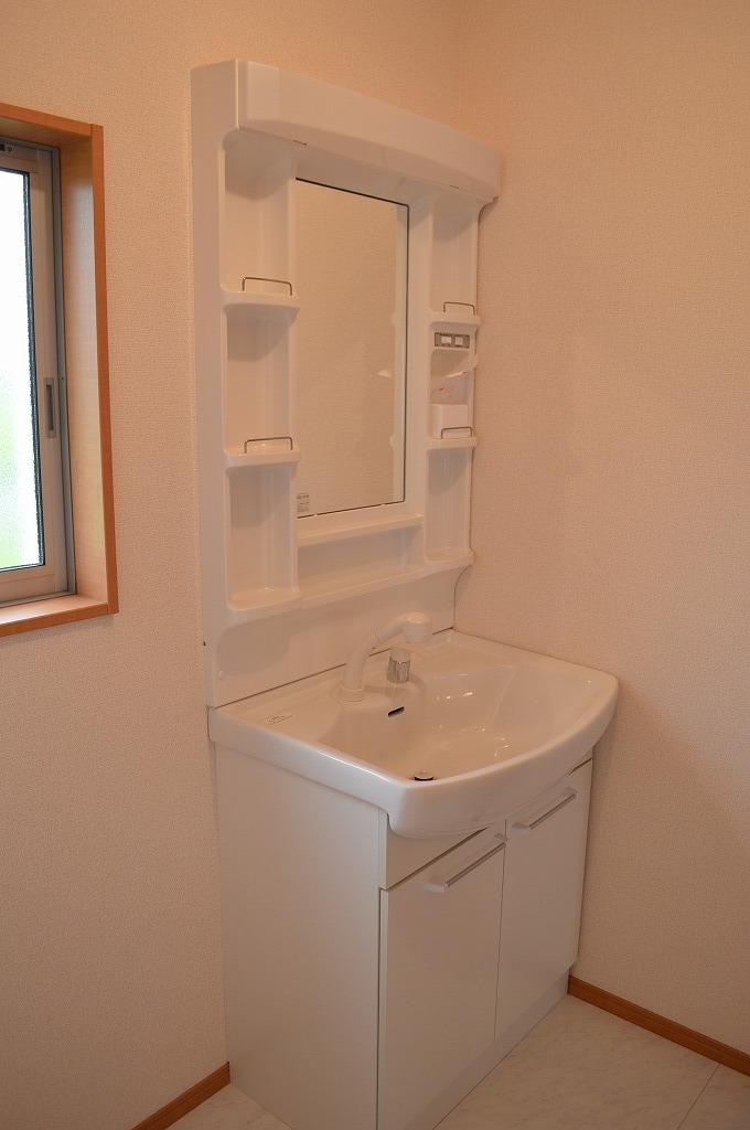 Wash basin, toilet.  ■ Spacious 1 square meters washroom of Is the space of the room can put a big washing machine. 