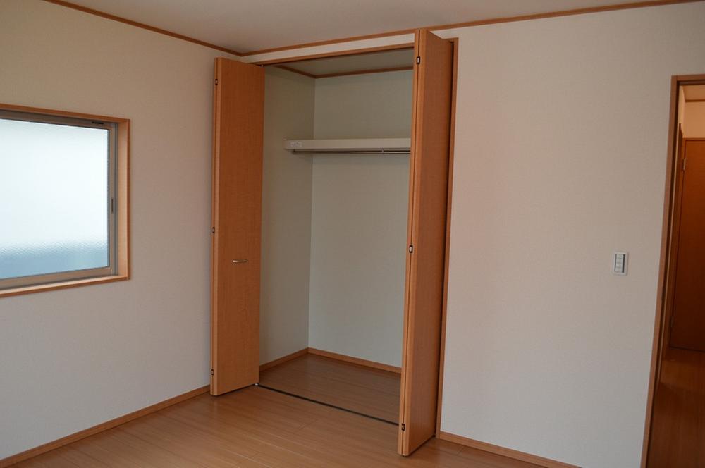 Receipt.  ■ Storage is located in each room. 