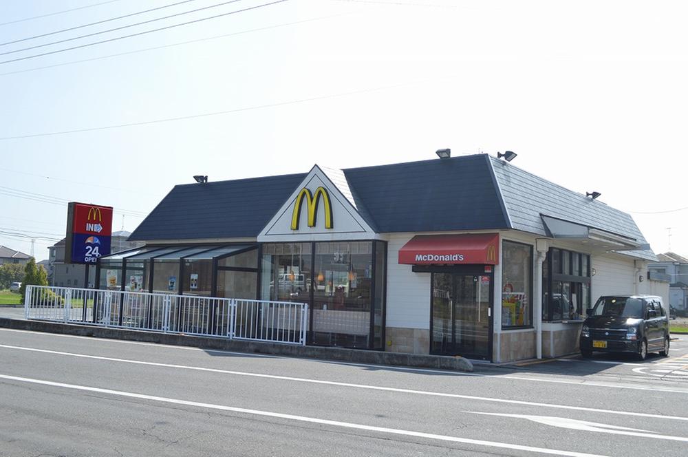 Other Environmental Photo. 900m to McDonald's