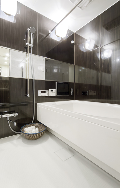  [Bathroom] It is also possible to dry the laundry "bathroom ventilation drying function", Warm quickly bathroom "bathroom heating drying function" is standard equipment. There is also a "mist sauna function" that can heal the fatigue of the day, Loose sitz bath on a bench in the bathtub can also be