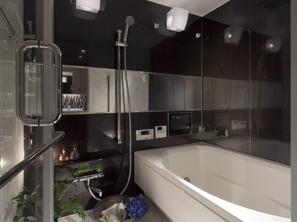 Bathing-wash room.  [Bathroom] Water is less likely to rest on the floor, Bathroom which adopted a plain floor to dry the next morning. Mist sauna and bathroom ventilation dryer, etc., Convenient and comfortable features Yes with.