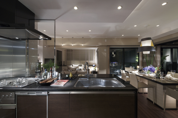 living ・ Face-to-face counter kitchen with ties to the dining and large windows can feel. Since storage space is often, Tend kitchen overflowing with things always neat, Cleanly