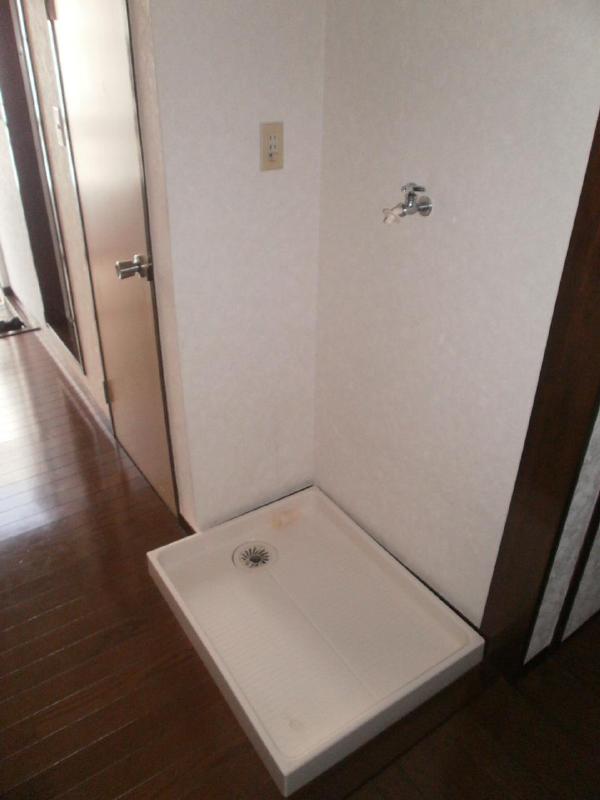 Other room space. Washing machine Storage