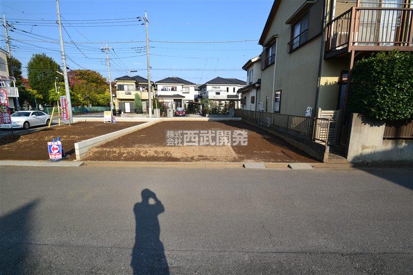 Local photos, including front road. Local (11 May 2013) Shooting