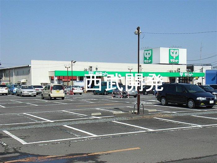 Supermarket. 1200m to Summit store