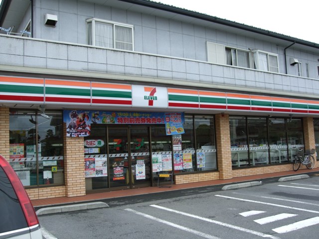 Convenience store. 300m to Seven-Eleven (convenience store)
