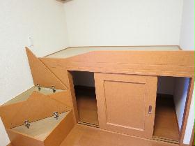 Receipt. Bed storage