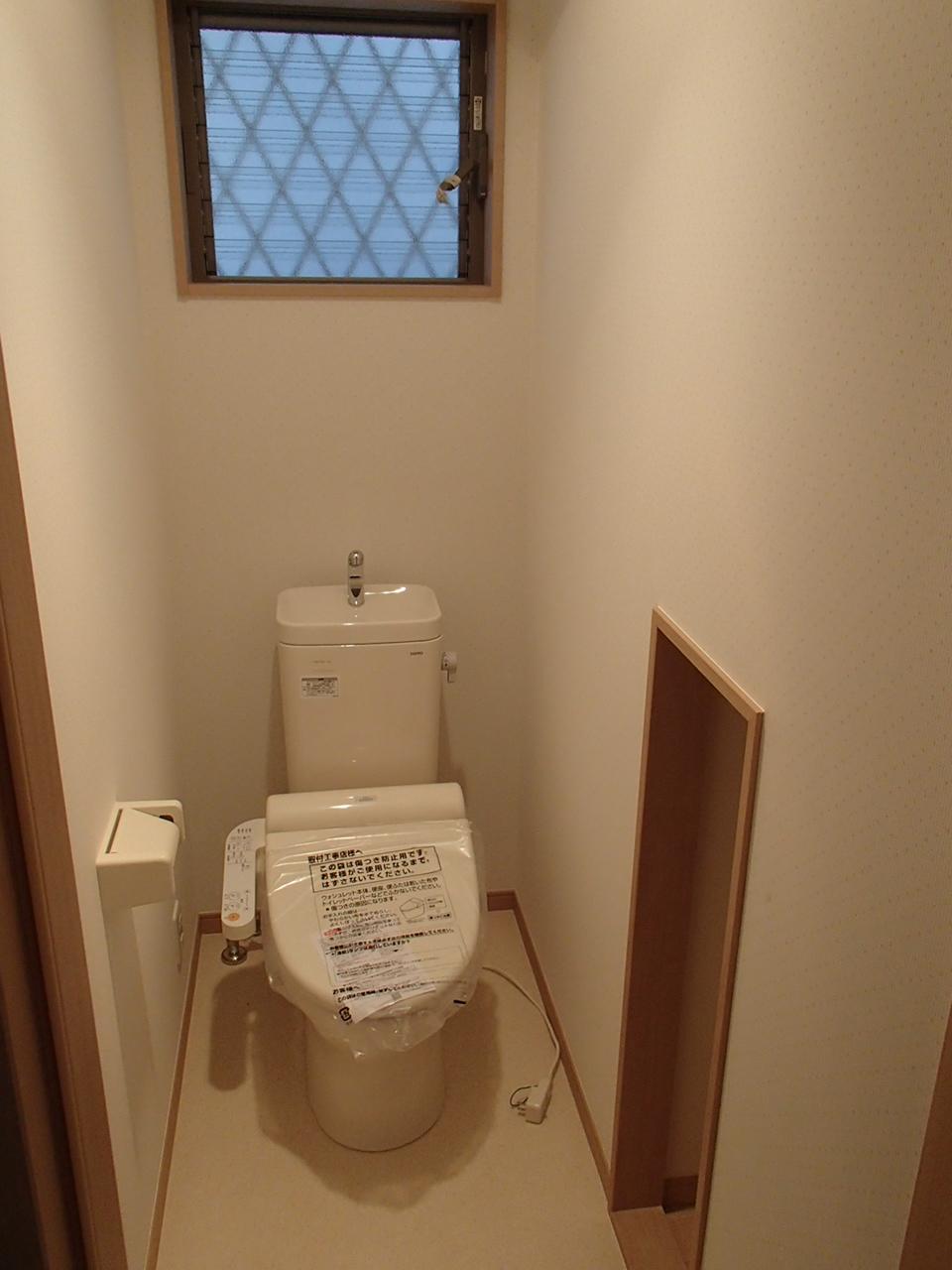 Toilet. Indoor (12 May 2013) Shooting