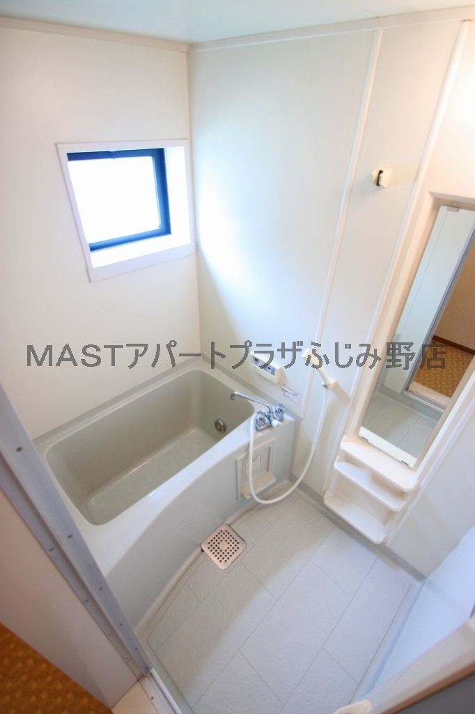 Bath. ■ Same apartment It is similar to photo